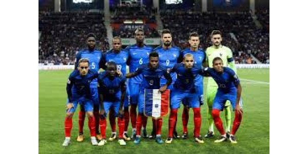 Frankrike vinner Uruguay for å komme inn i kvartfinalen